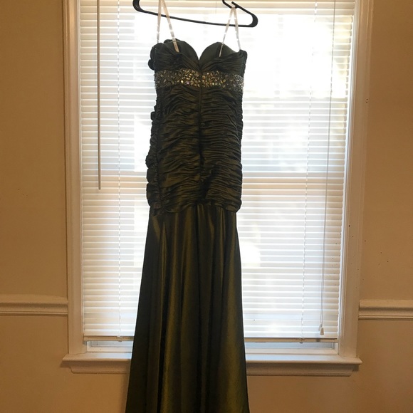 GiGi Olive gown size 2 - Picture 6 of 7